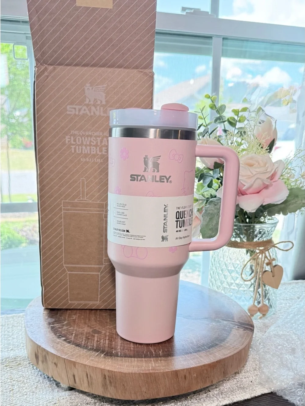 Stanley Pink Hello Kitty Flowstate Travel Mug with Handle - Picture 1 of 3